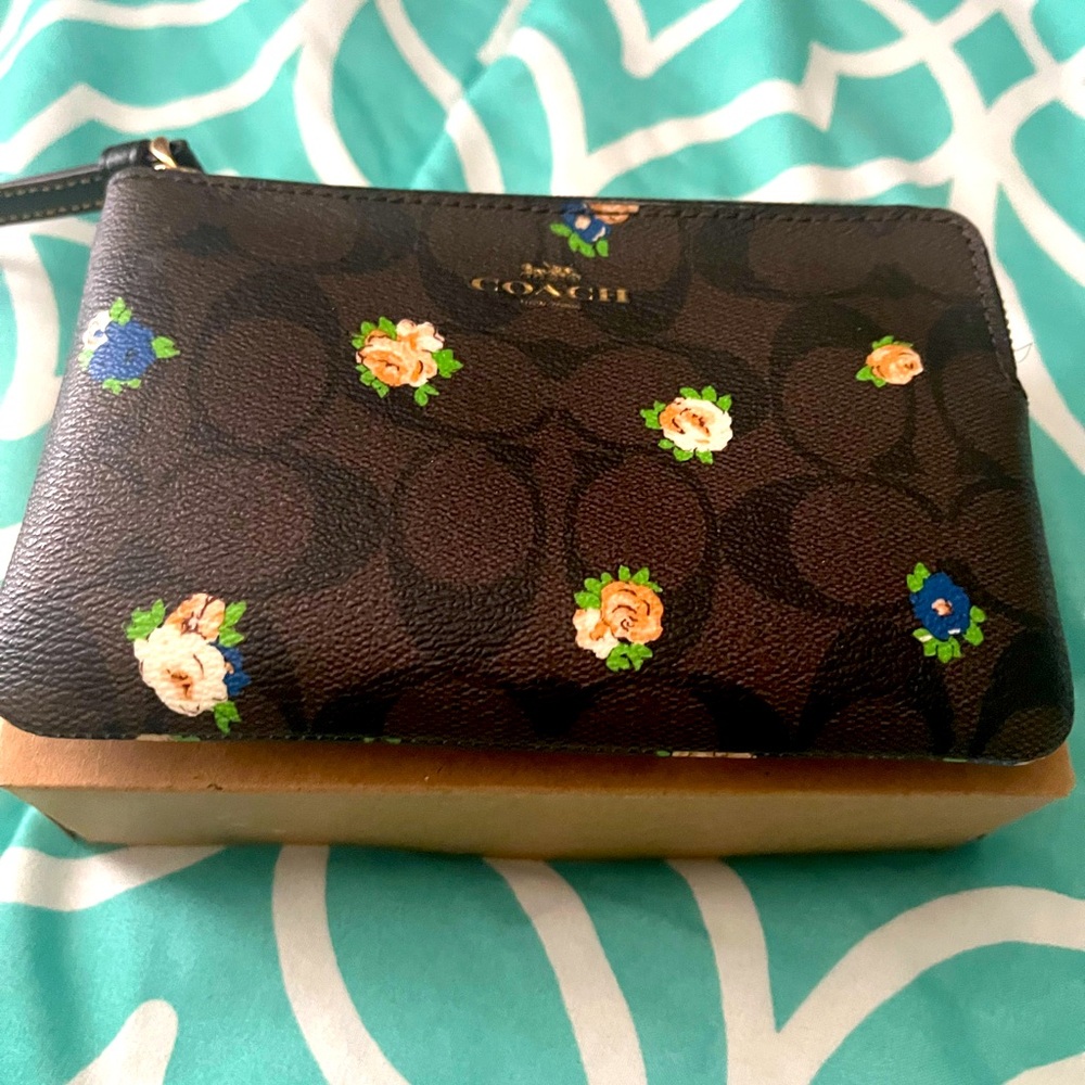Coach wallet wristlet *Brand new. Authentic.